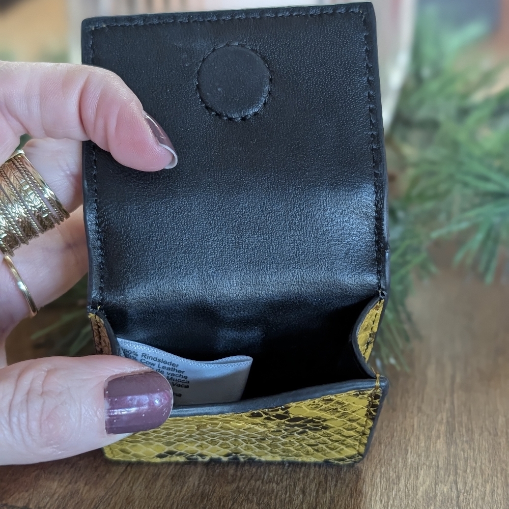 Liebskind Berlin Airpods / Pixelbuds Case - Picture 4 of 4
